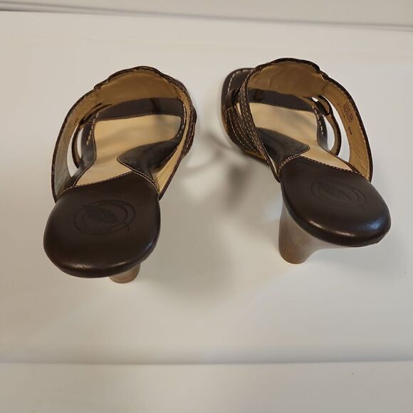 Nurture Brown Leather Sandals Gold Embellished sz 8 - Picture 9 of 11